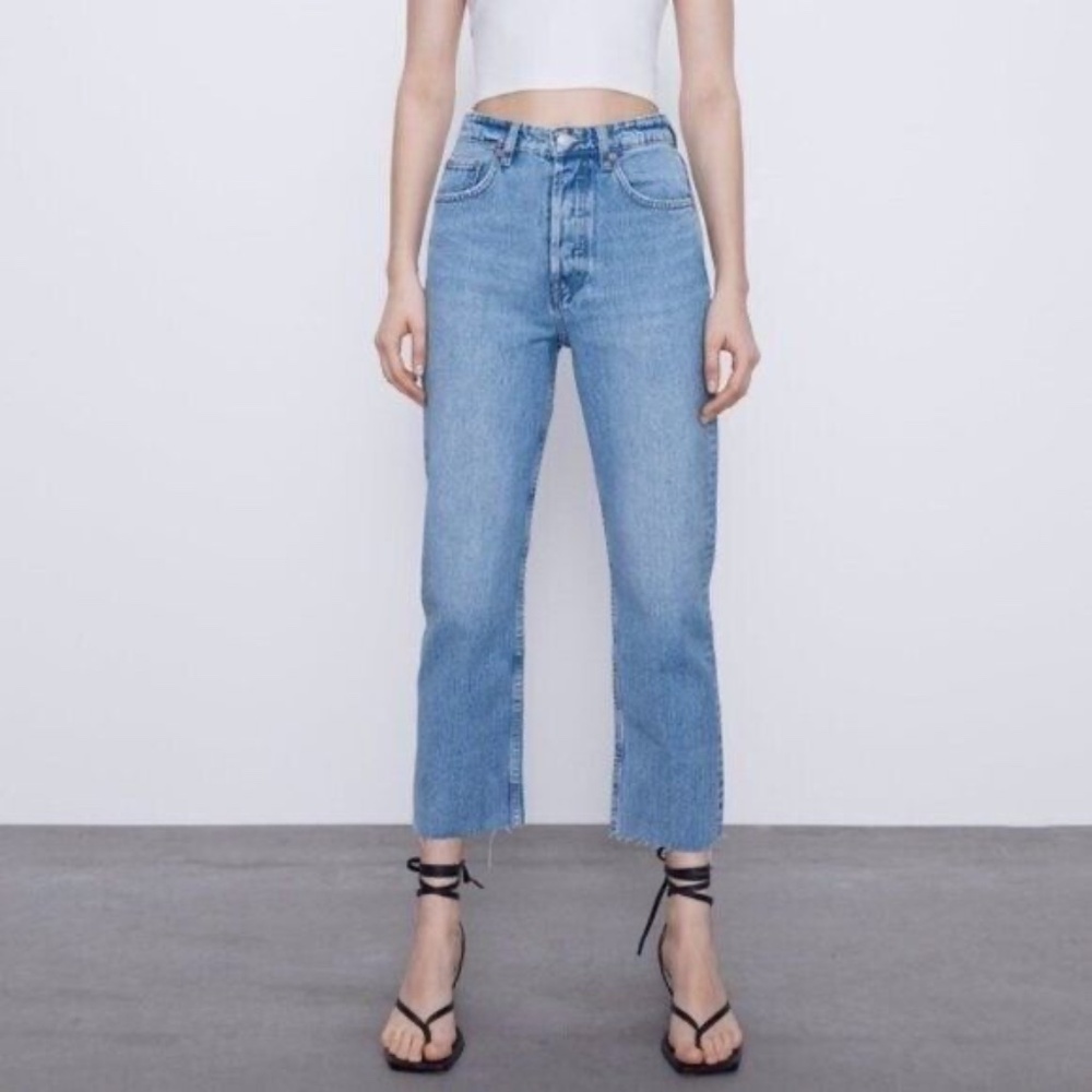 Zara Relaxed Fit Straight High Rise 4 Button Raw Hem Jeans Size 2